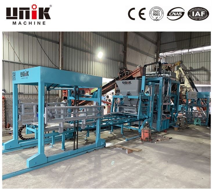 Automatisk betongtegelmaskin