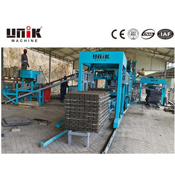 Maskin för tillverkning av komprimerade jordblock